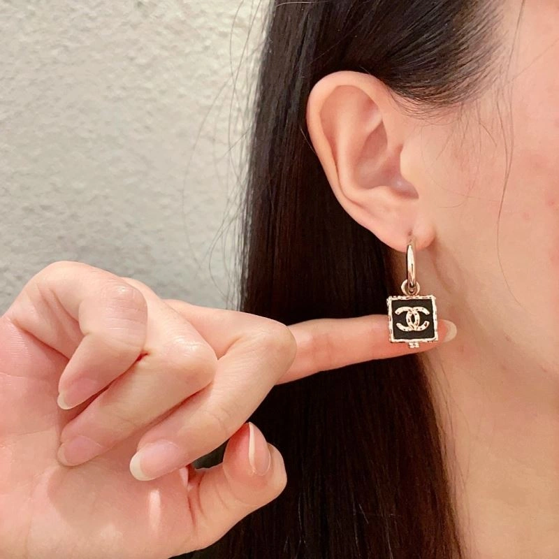 Elegant Chanel Earrings 226194