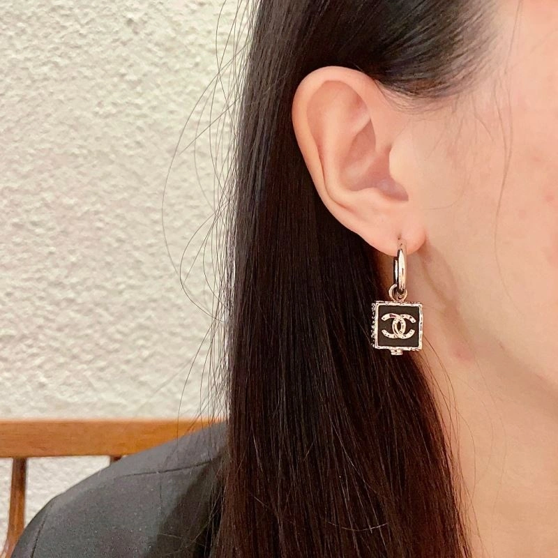 Elegant Chanel Earrings 226194