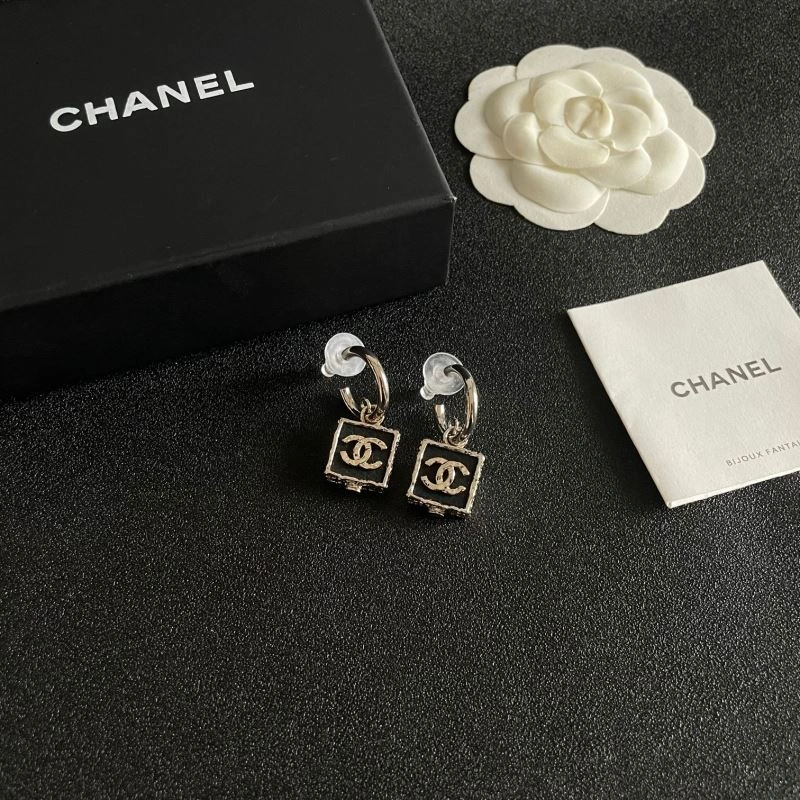 Elegant Chanel Earrings 226194