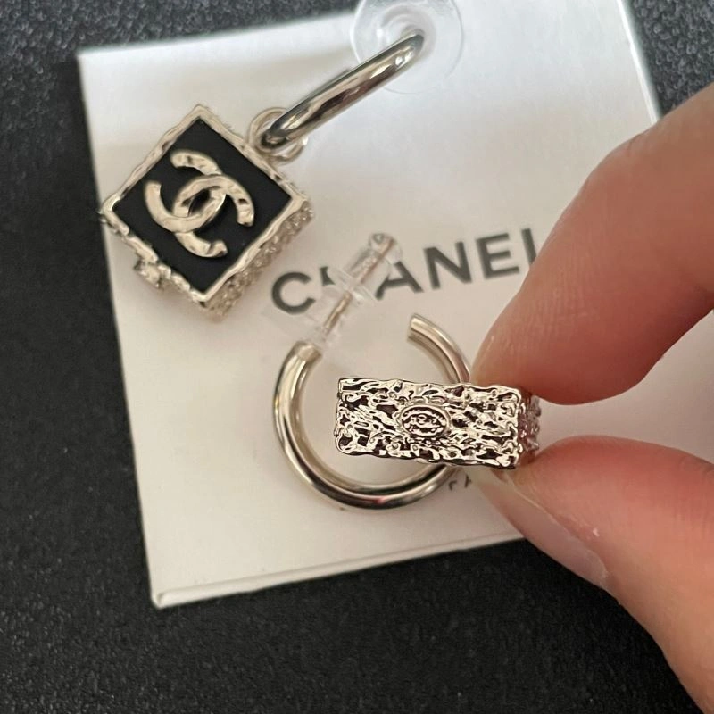 Elegant Chanel Earrings 226194