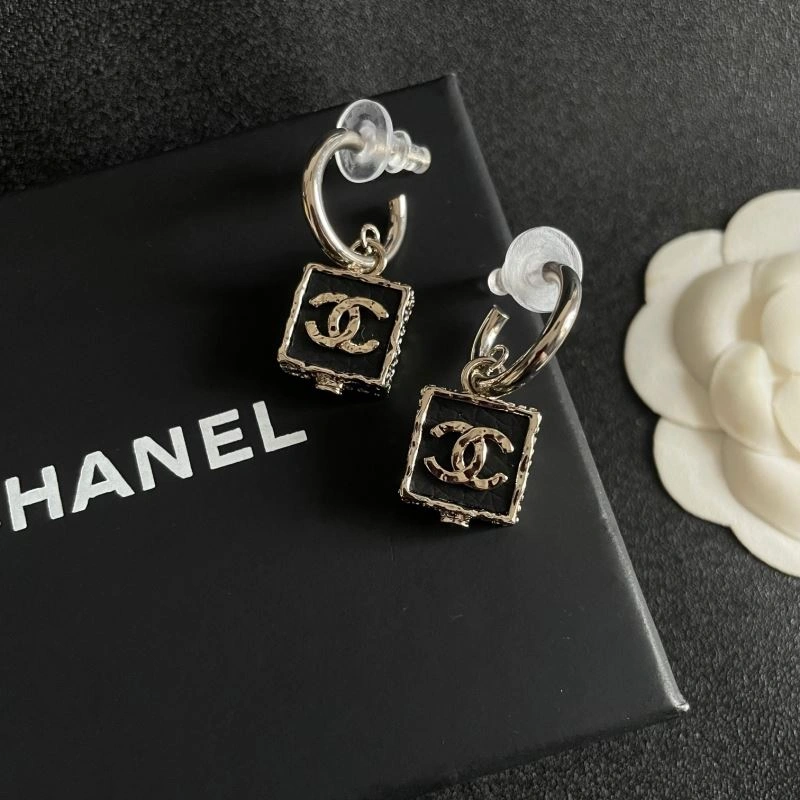 Elegant Chanel Earrings 226194
