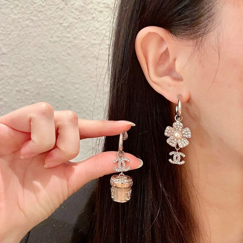 Trendy Chanel Earrings 226190
