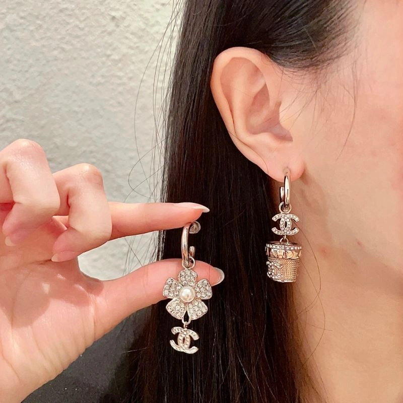 Trendy Chanel Earrings 226190