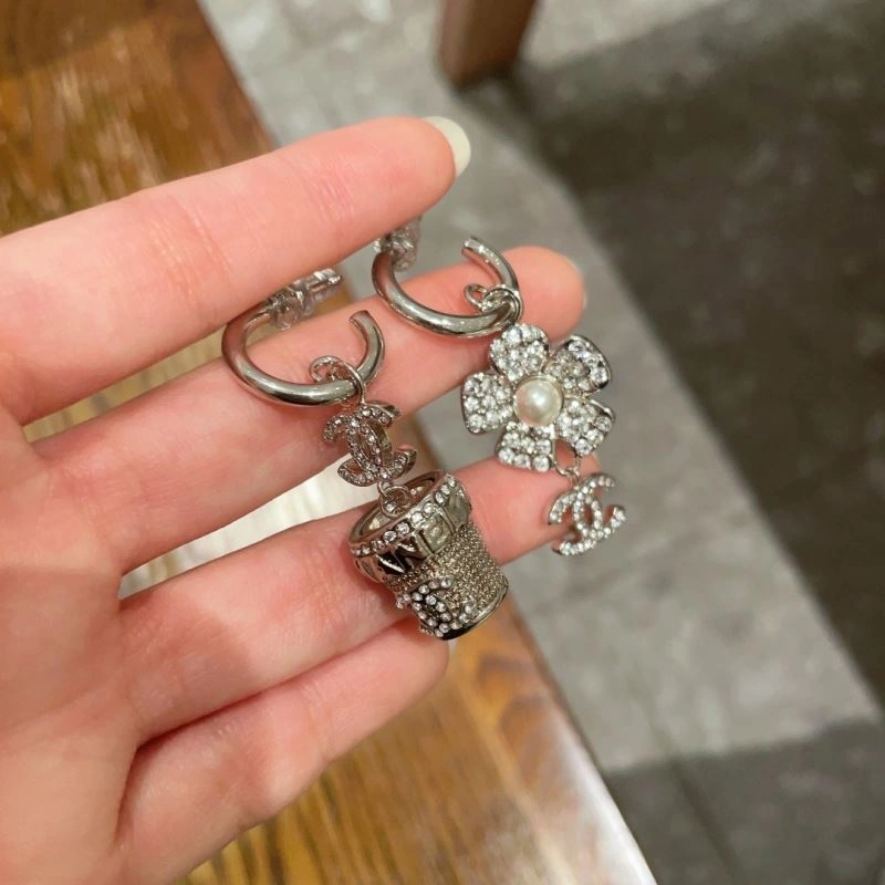 Trendy Chanel Earrings 226190