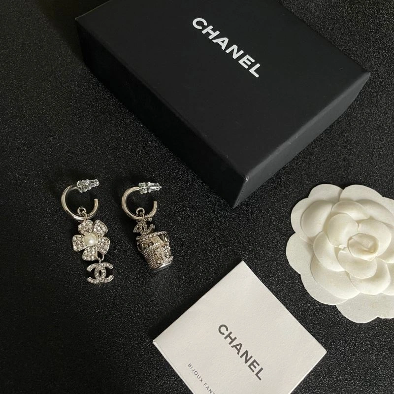 Trendy Chanel Earrings 226190