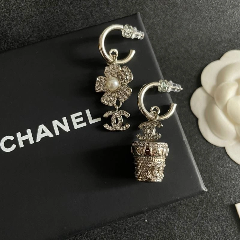 Trendy Chanel Earrings 226190