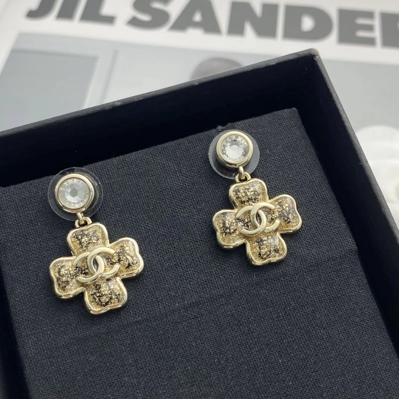 EyeCatching Chanel Earrings 226193