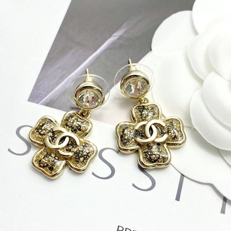 EyeCatching Chanel Earrings 226193