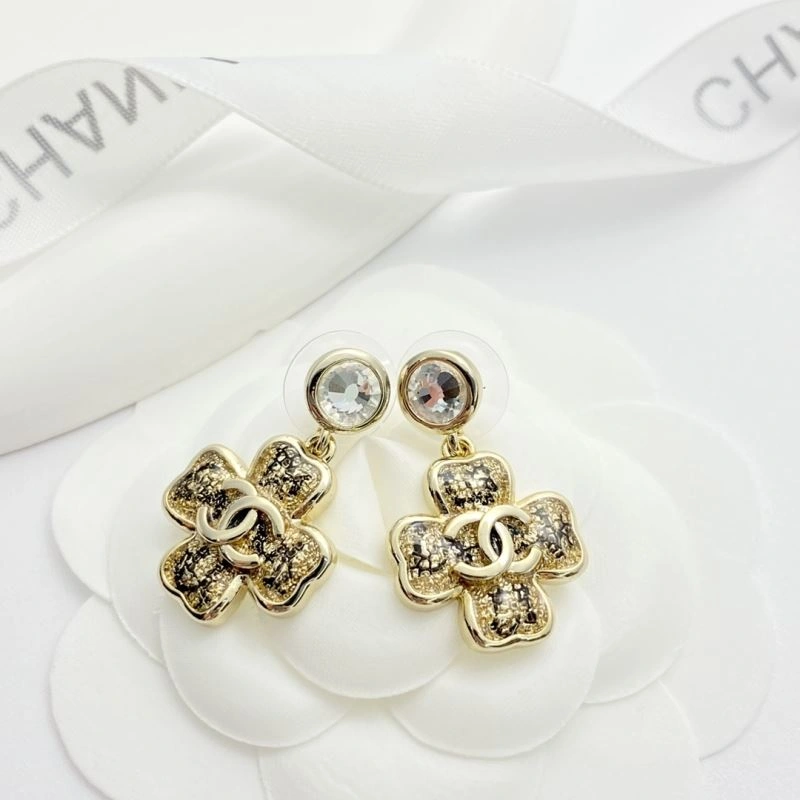 EyeCatching Chanel Earrings 226193
