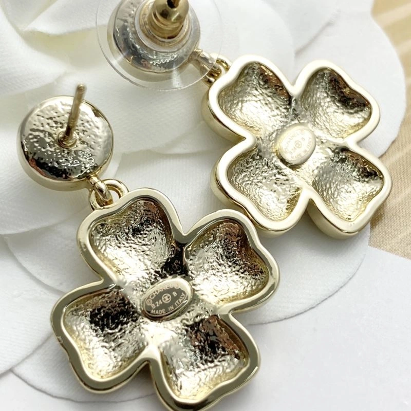 EyeCatching Chanel Earrings 226193