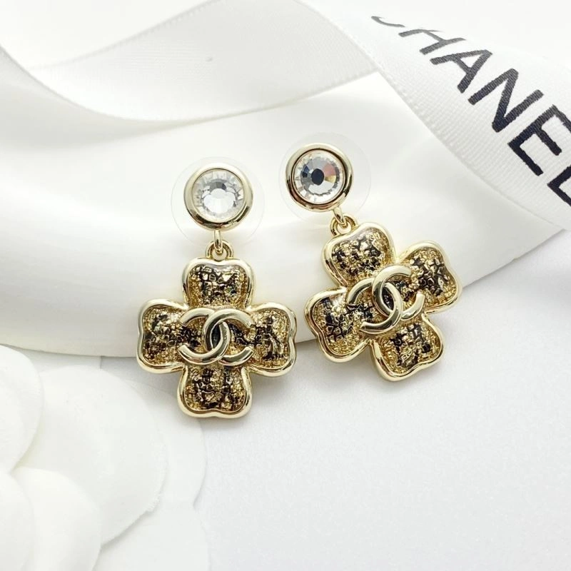 EyeCatching Chanel Earrings 226193