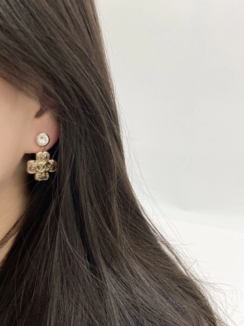 EyeCatching Chanel Earrings 226193