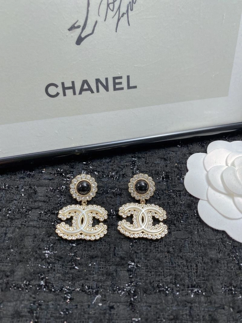 Versatile Chanel Earrings 226182
