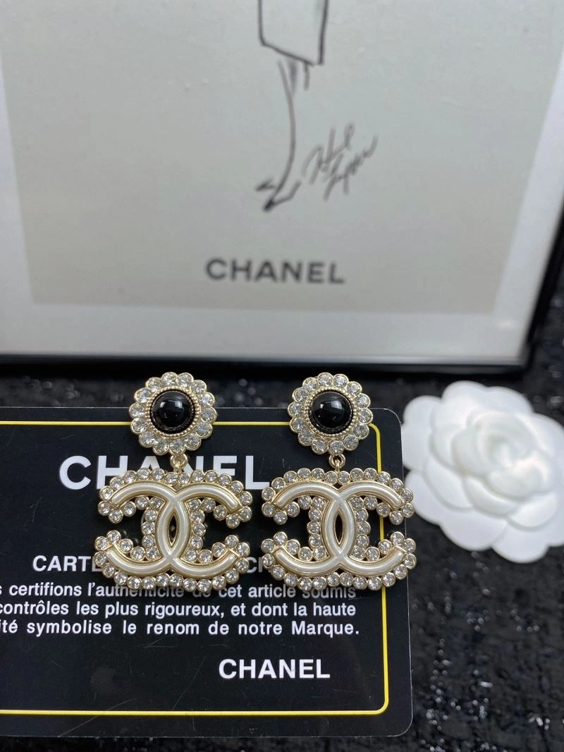 Versatile Chanel Earrings 226182