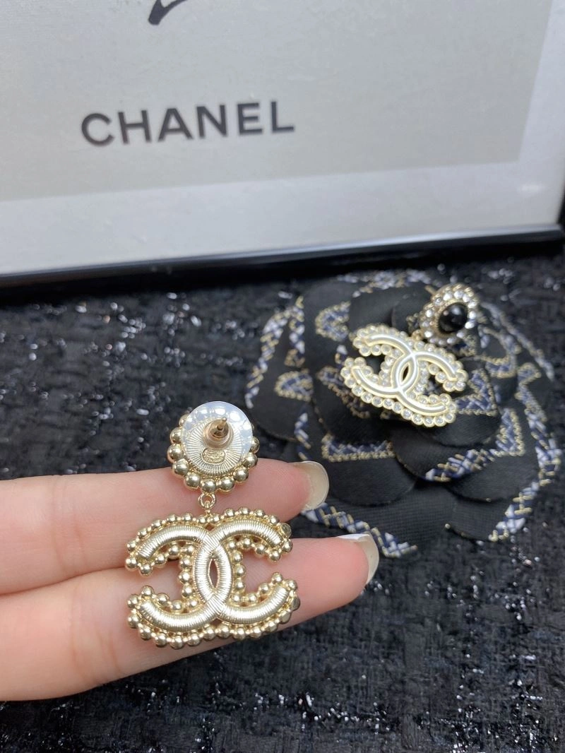 Versatile Chanel Earrings 226182
