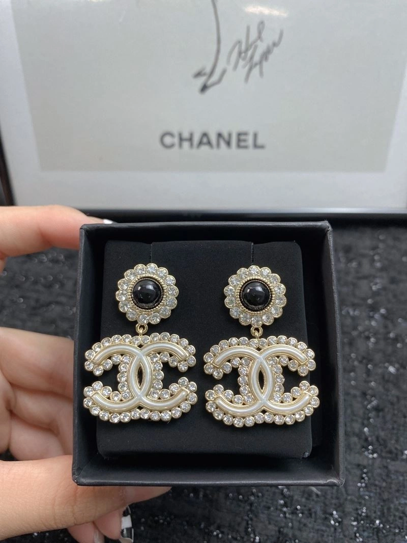 Versatile Chanel Earrings 226182