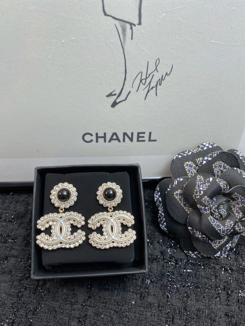 Versatile Chanel Earrings 226182