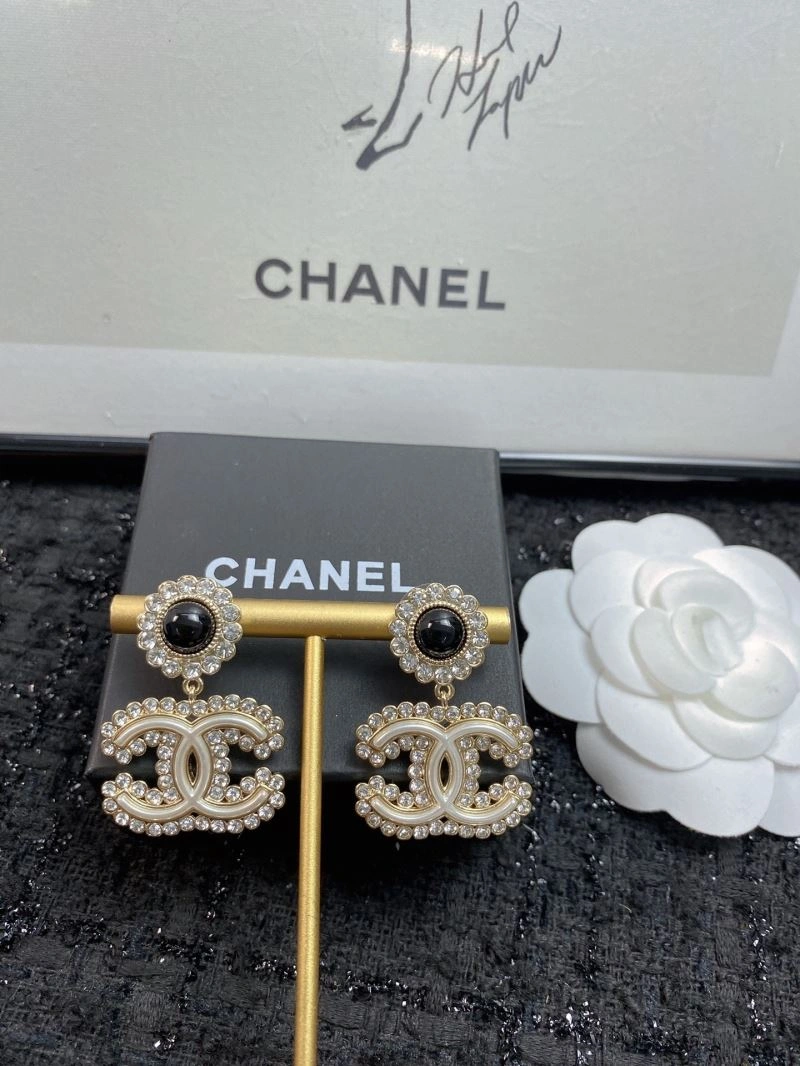 Versatile Chanel Earrings 226182