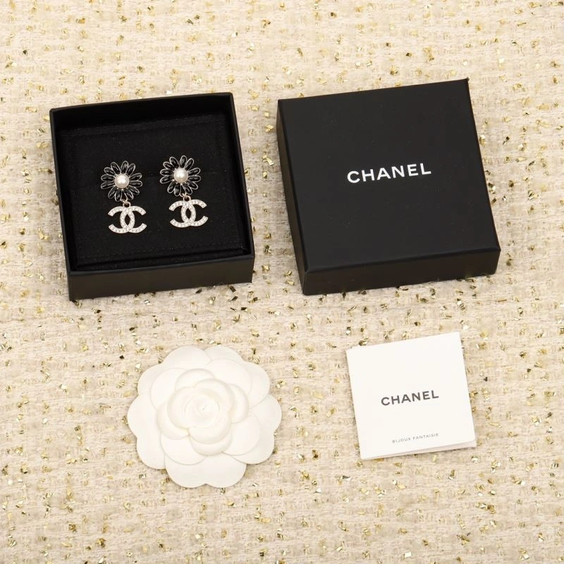 Chanel Earrings Compact 226210
