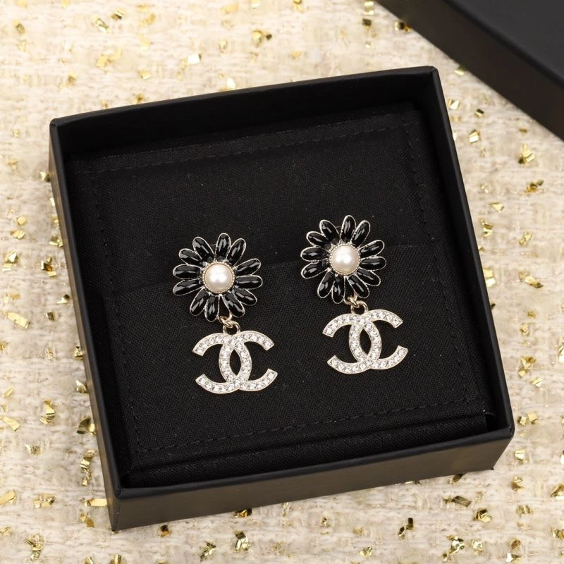 Chanel Earrings Compact 226210
