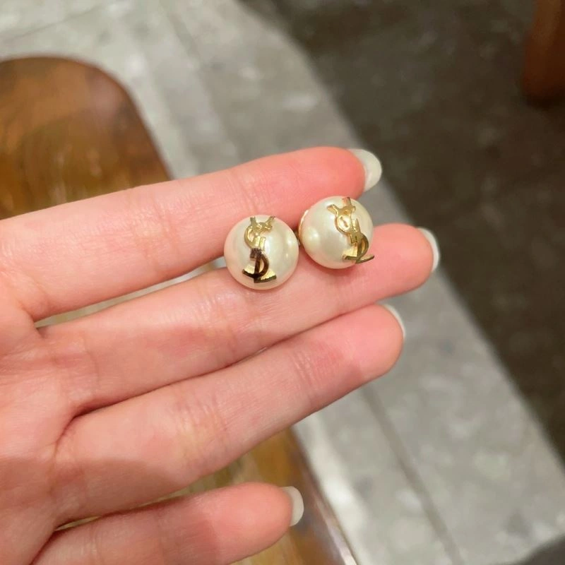Chanel Earrings Lightweight 226206