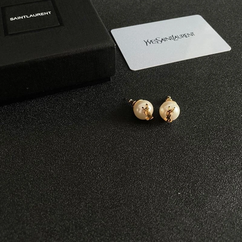 Chanel Earrings Lightweight 226206