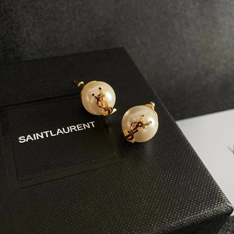 Chanel Earrings Lightweight 226206