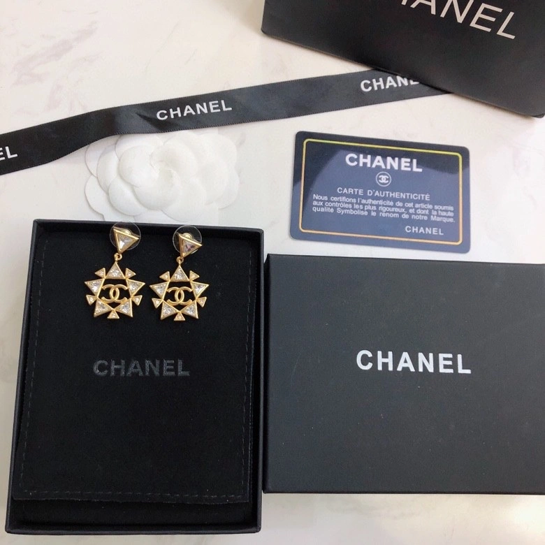 Lightweight Chanel Earrings 226178
