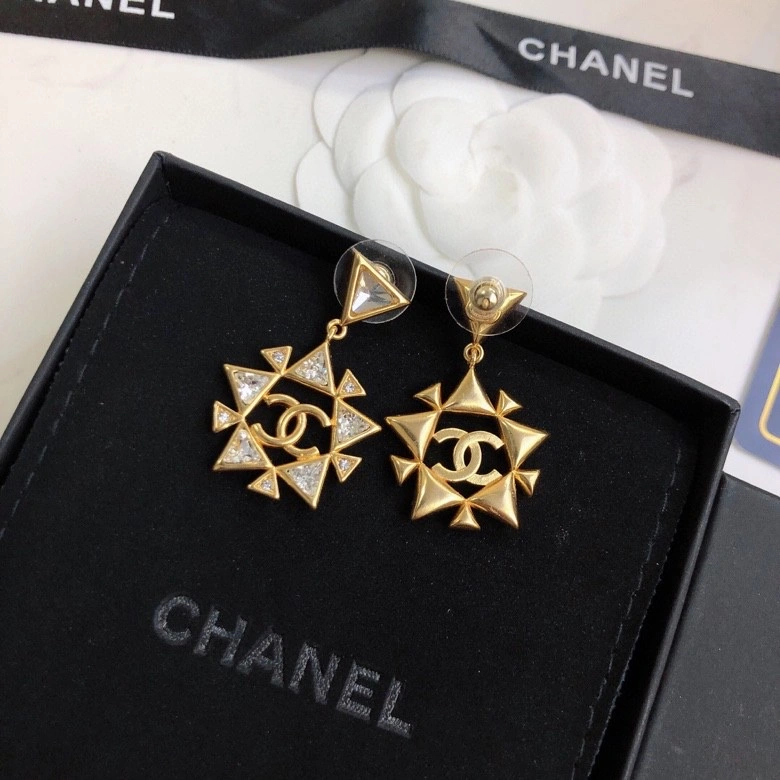 Lightweight Chanel Earrings 226178
