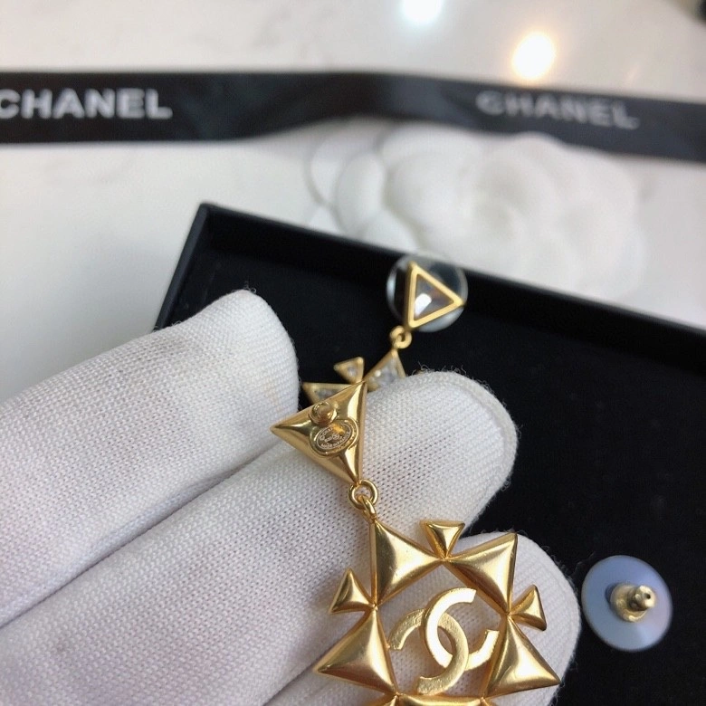 Lightweight Chanel Earrings 226178