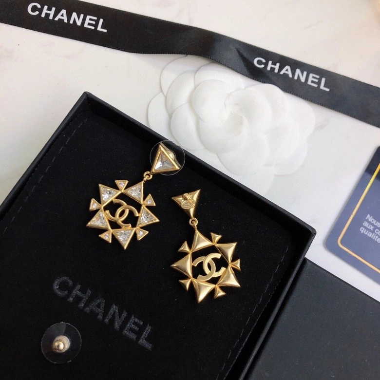 Lightweight Chanel Earrings 226178