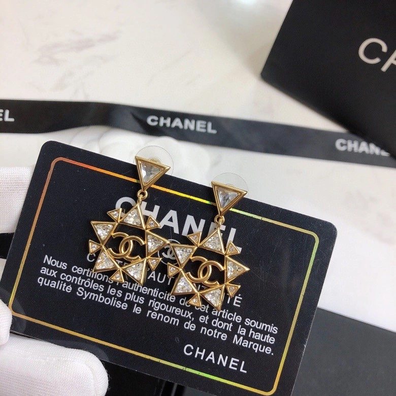 Lightweight Chanel Earrings 226178