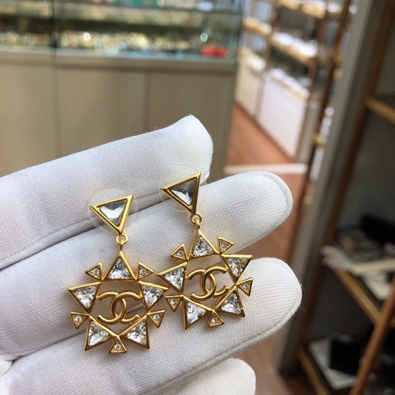 Lightweight Chanel Earrings 226178