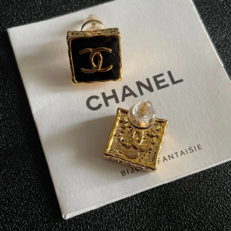 Lightweight Chanel Earrings 226141