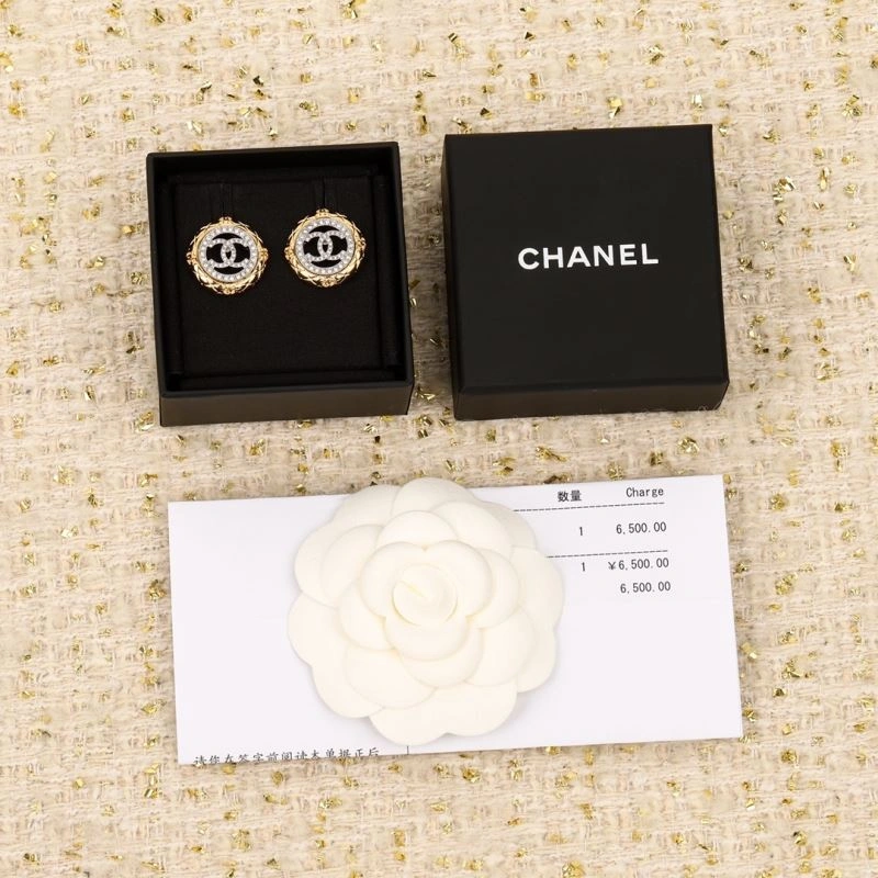 Unisex Chanel Earrings 226177