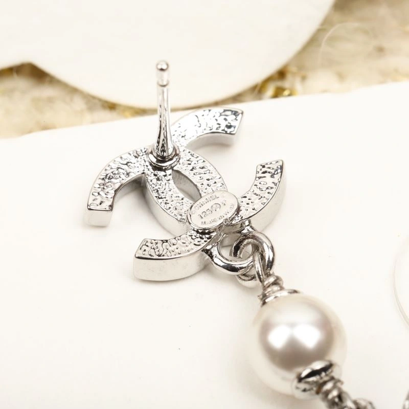 Chic Chanel Earrings 226105