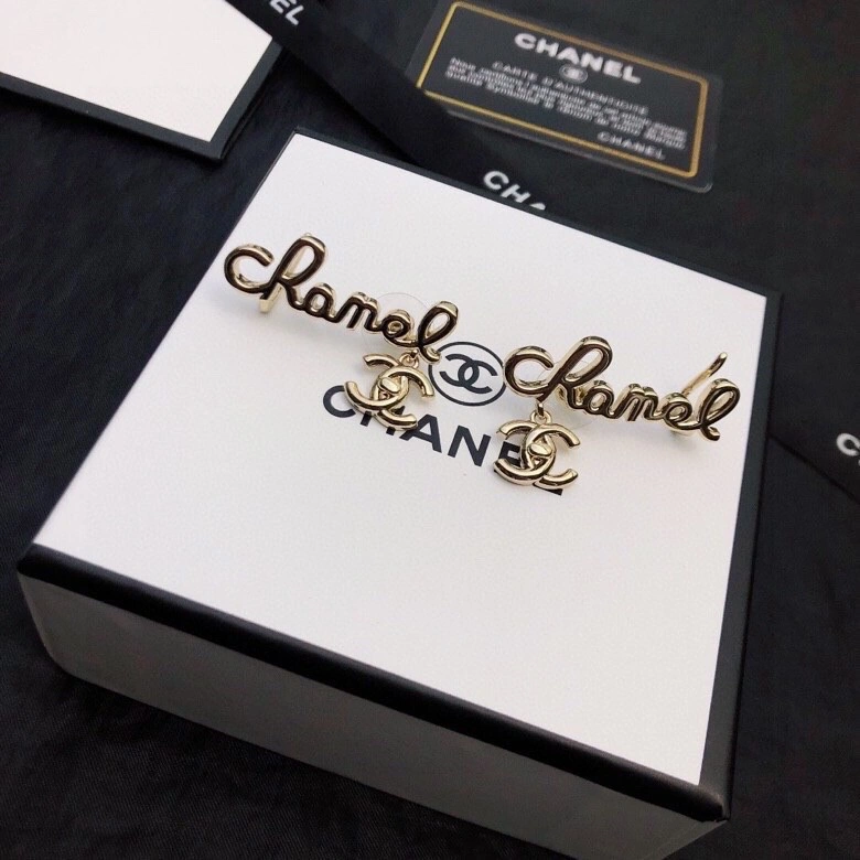 Minimalist Chanel Earrings 226132