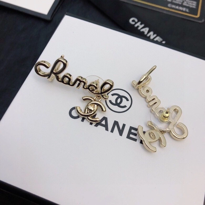 Minimalist Chanel Earrings 226132