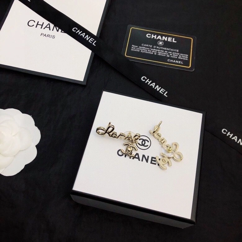 Minimalist Chanel Earrings 226132