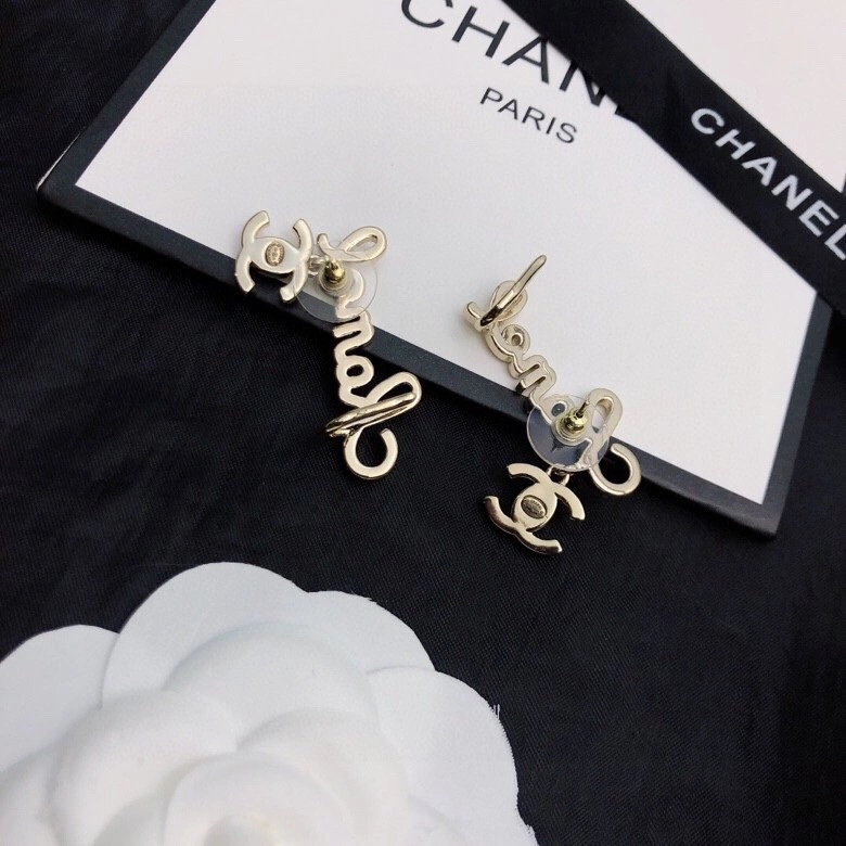 Minimalist Chanel Earrings 226132