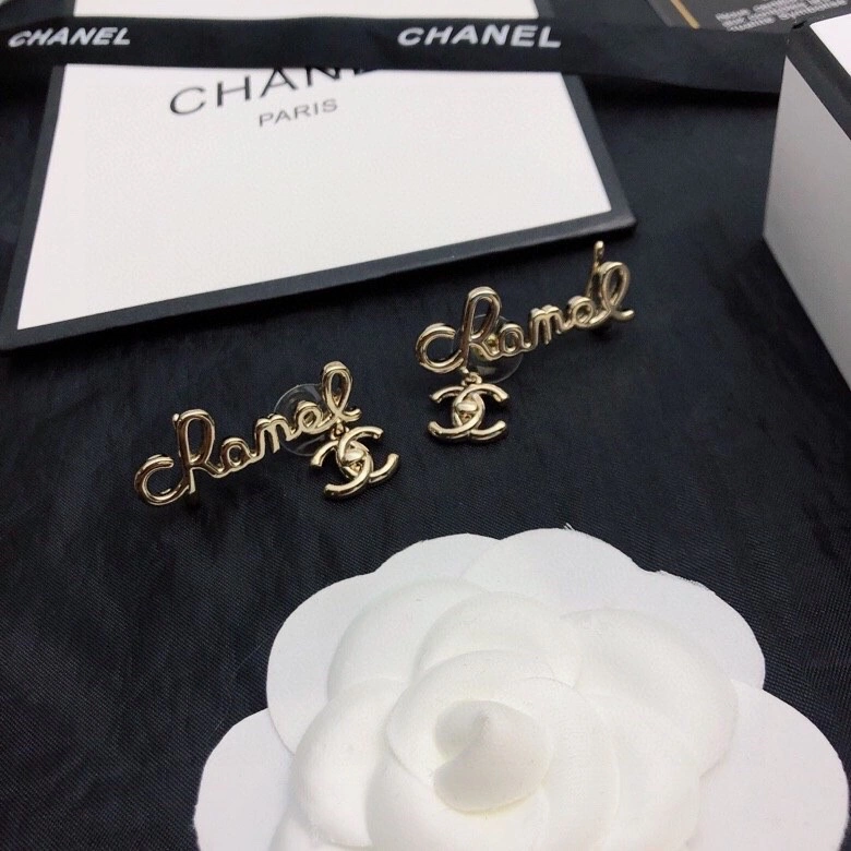 Minimalist Chanel Earrings 226132