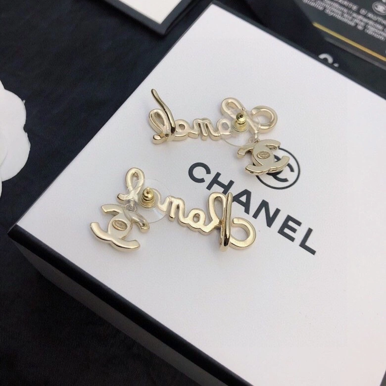 Minimalist Chanel Earrings 226132