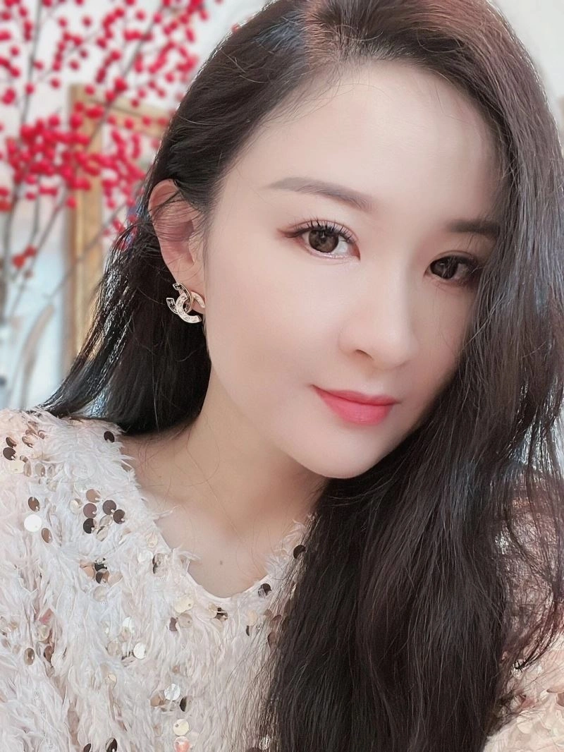 Sleek Chanel Earrings 226123
