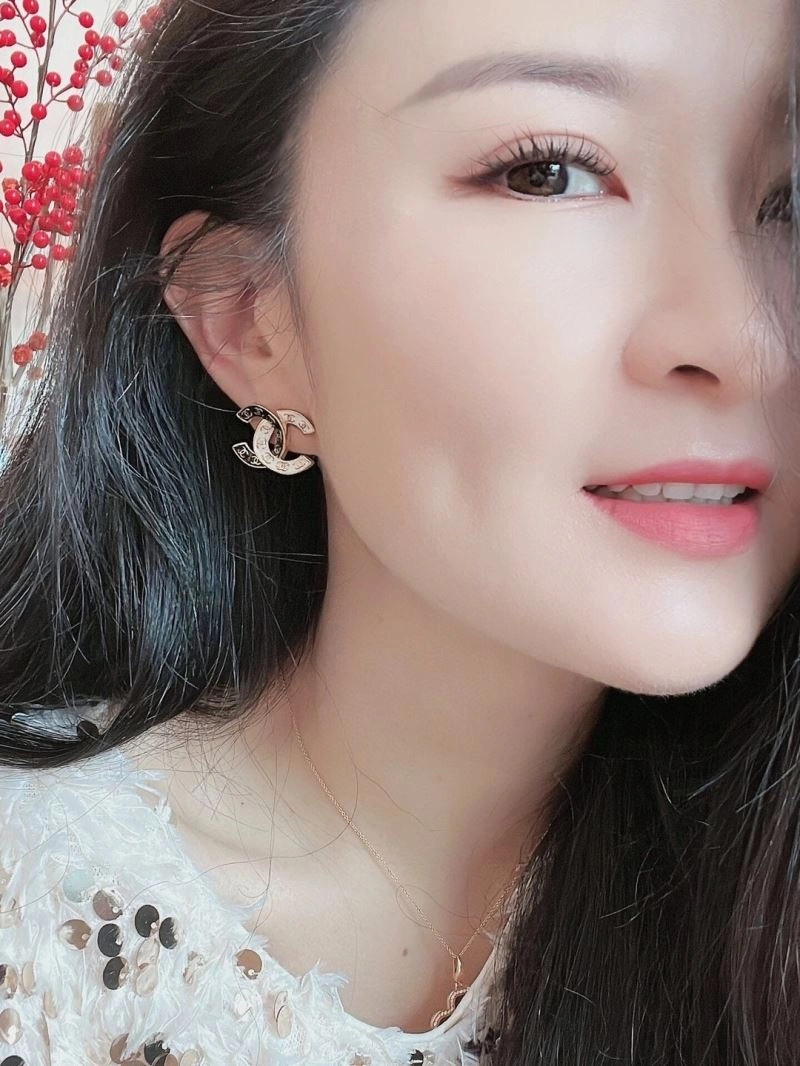 Sleek Chanel Earrings 226123