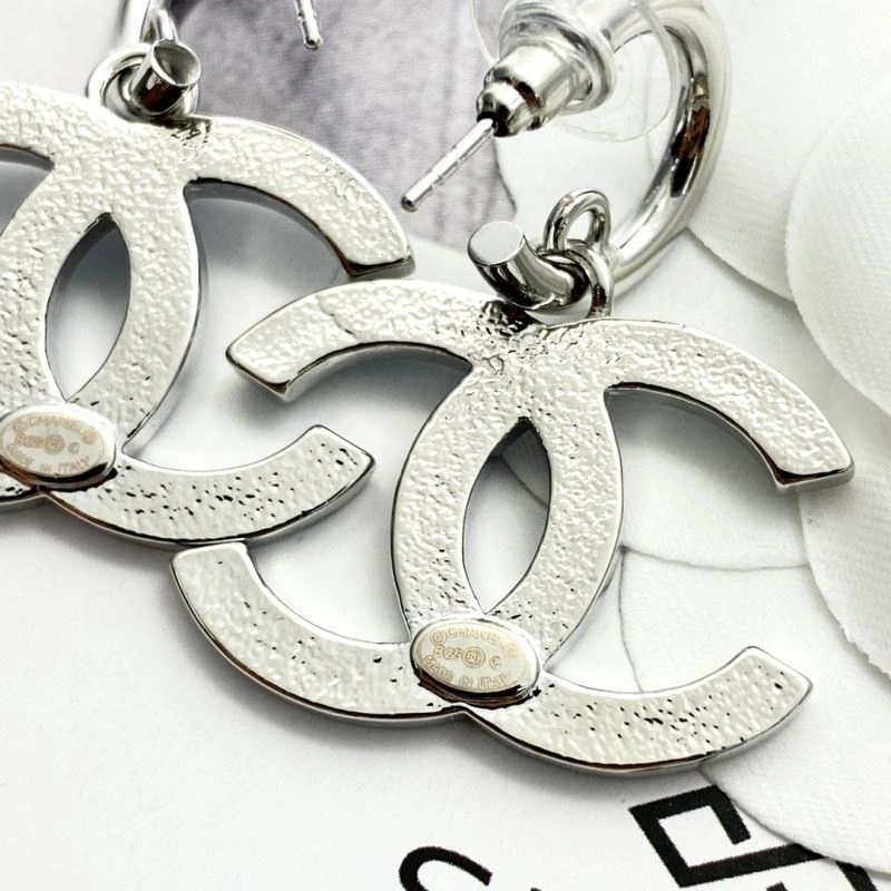 Lightweight Chanel Earrings 226056