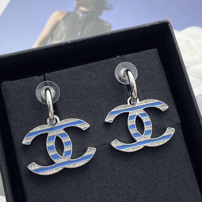 Lightweight Chanel Earrings 226056