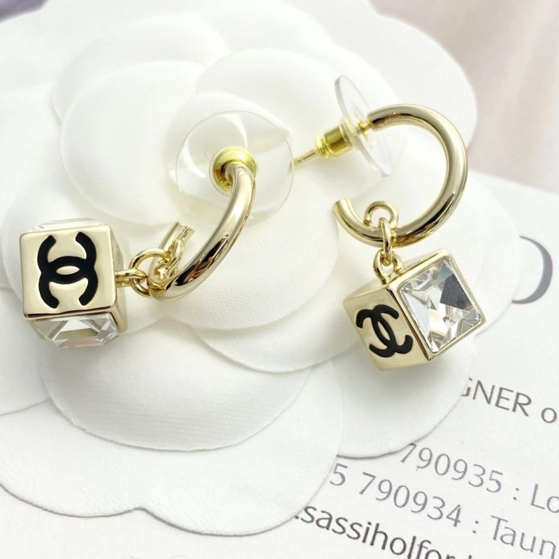 Vibrant Chanel Earrings 226042