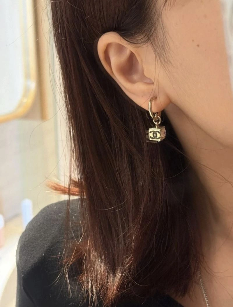 Vibrant Chanel Earrings 226042