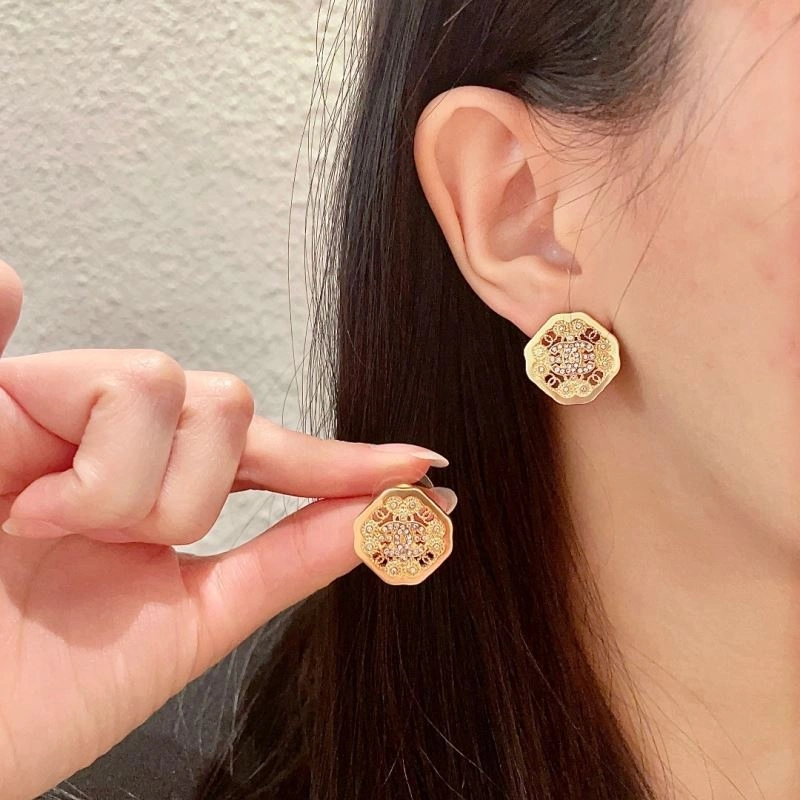 Unique Chanel Earrings 226033