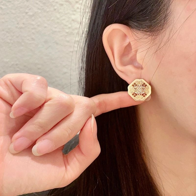Unique Chanel Earrings 226033